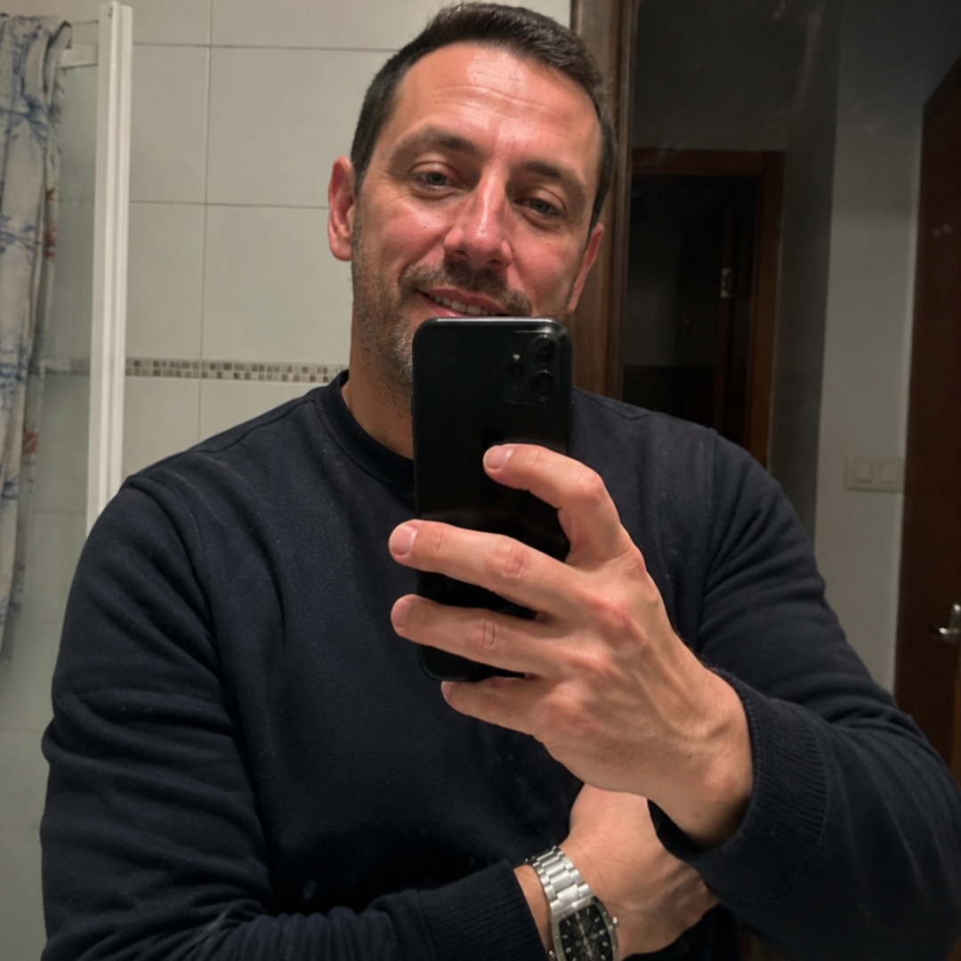 <strong>Davide F.</strong>      -Milano